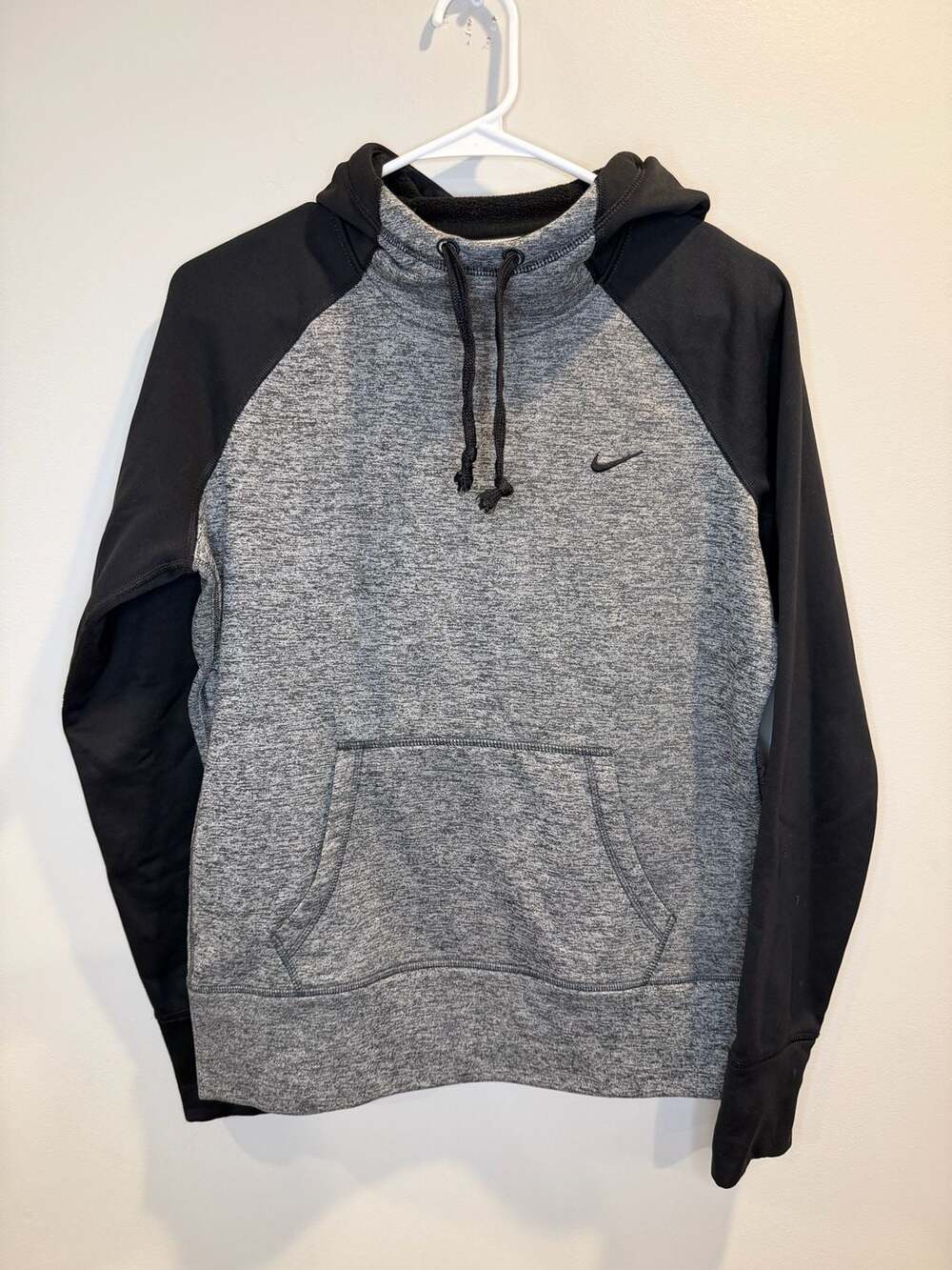 Nike Therma-Fit Hoodie Size M Gray Black Fleece